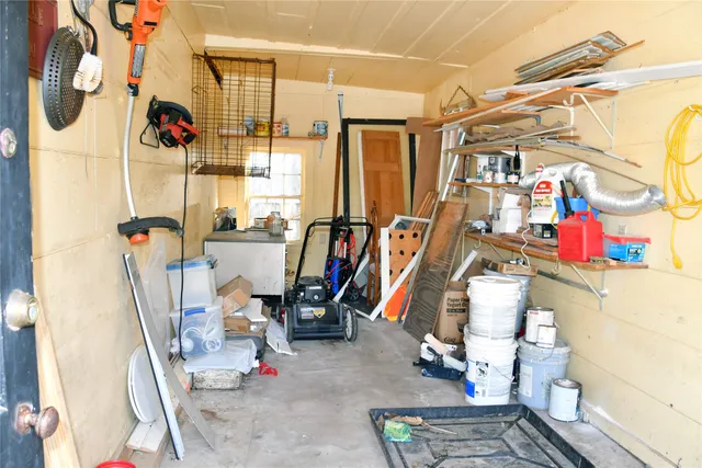 $325,000 | 623 Walnut Street, Columbus, TX 78934