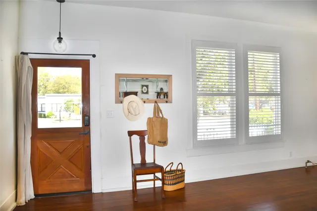 $325,000 | 623 Walnut Street, Columbus, TX 78934