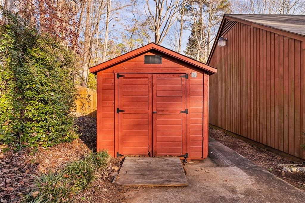 5506 Salem View Road Pfafftown, NC 27040 - Photo 4 of 43 Storage shed conveys