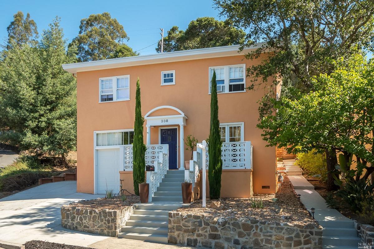 a front view of house with yard