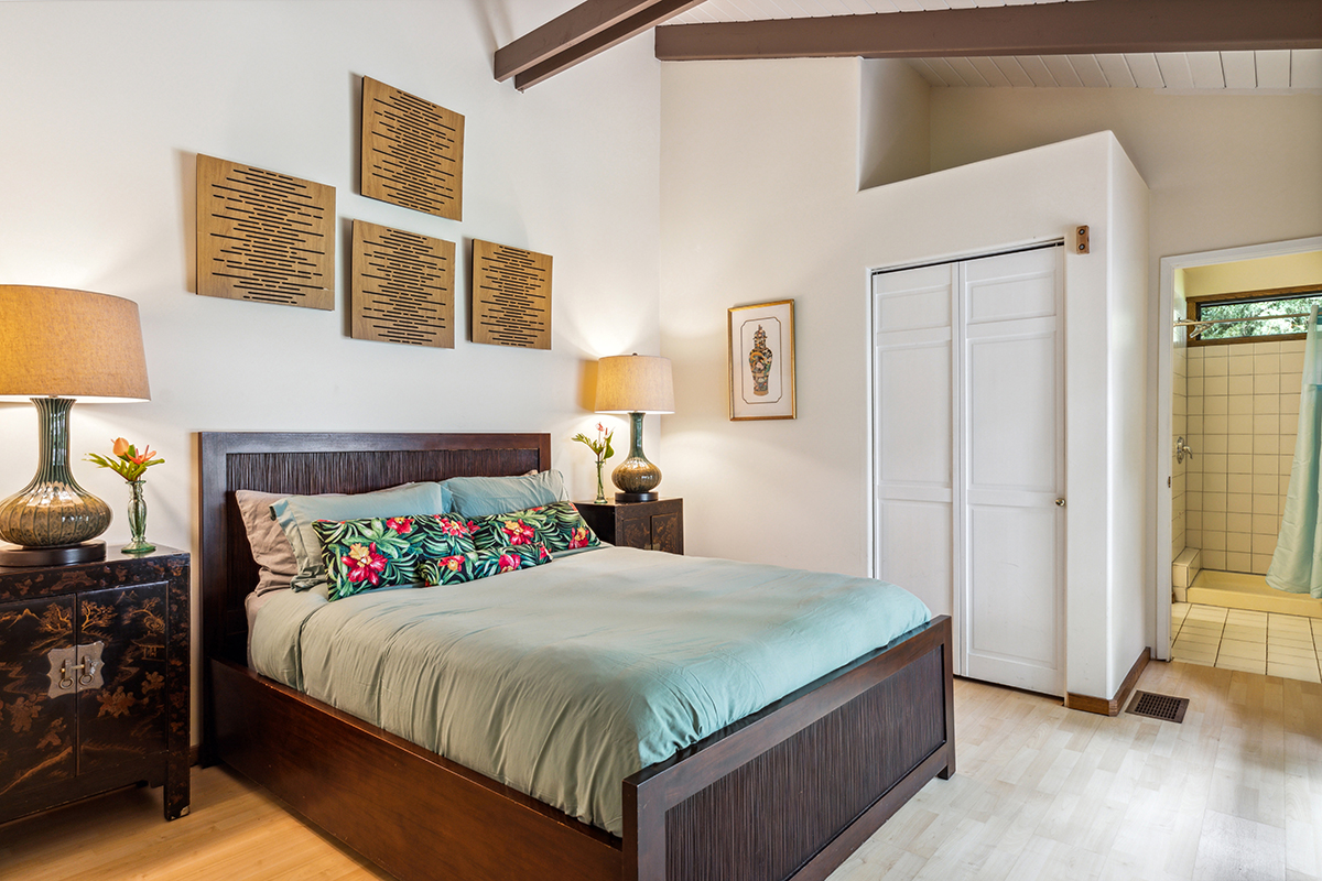 46-4147 Old Mamalahoa Highway, Unit B Honokaa, HI 96727 - Photo 20 of 30 a bedroom with a bed and a night stand