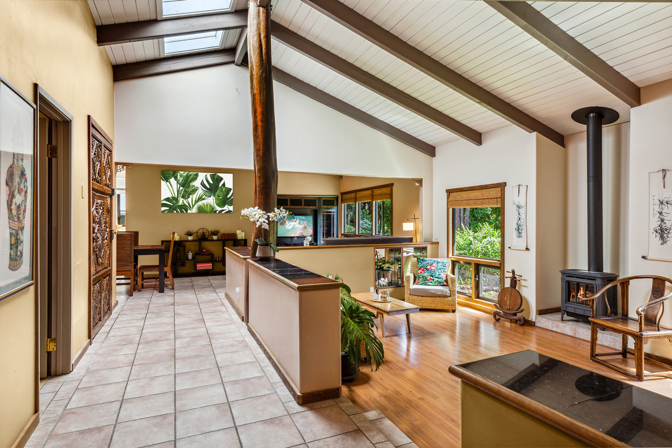46-4147 Old Mamalahoa Highway, Unit B Honokaa, HI 96727 - Photo 4 of 30 a lobby with furniture and window