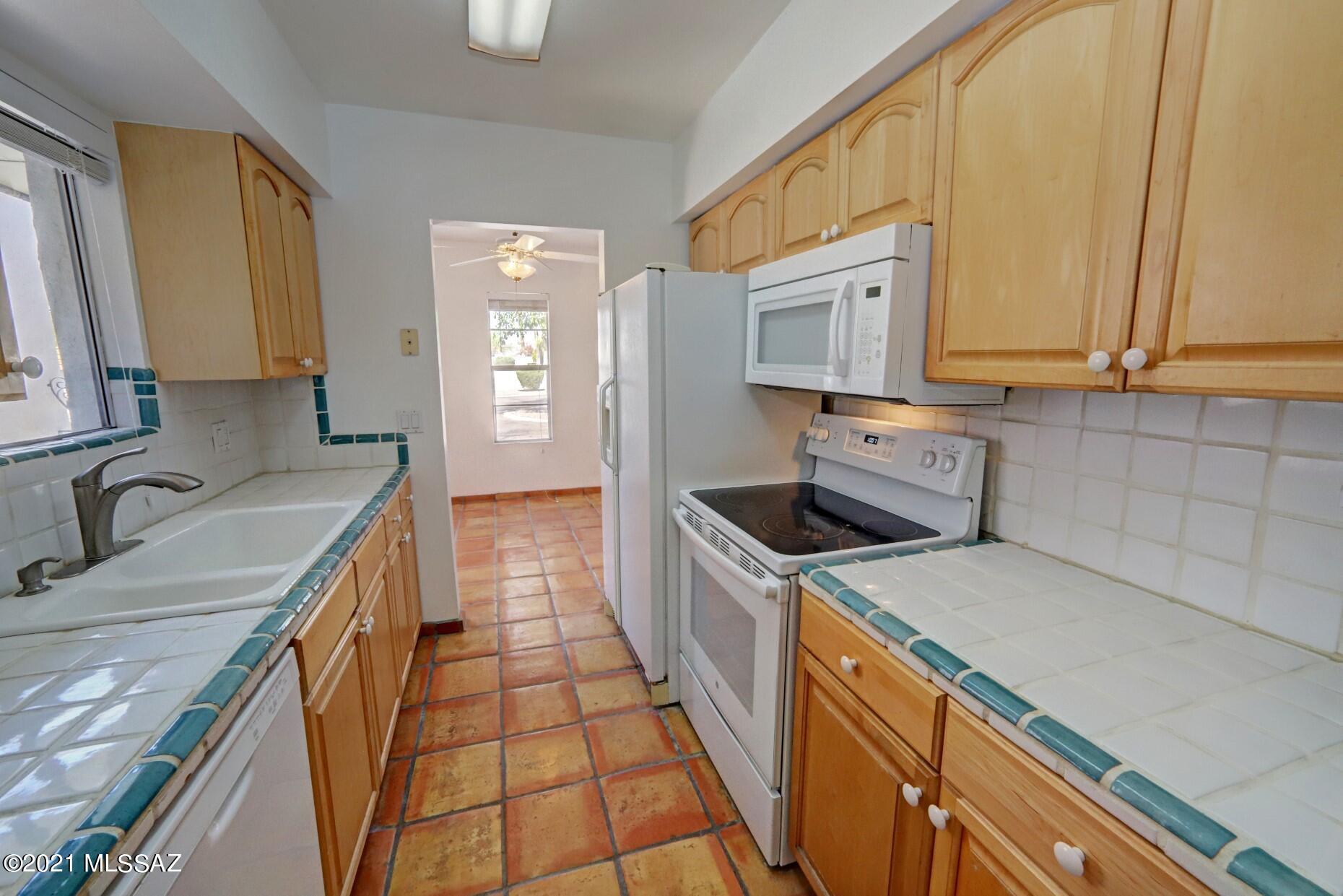 660 East River Road, Unit I Tucson, AZ 85704 - Photo 13 of 37