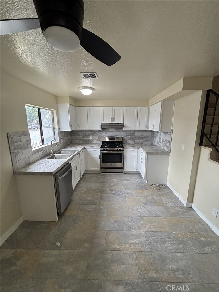 9229 Stewart And Gray Road, Unit A Downey, CA 90241 - Photo 5 of 26