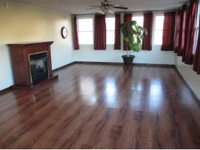 180 Cross Community Road Bristol, TN 37620 - Photo 5 of 23 Sun room overlooks pool