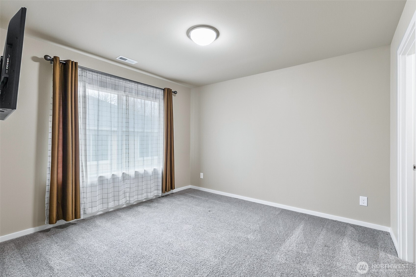 4009 168th Place Southeast Bothell, WA 98012 - Photo 33 of 38 an empty room with windows