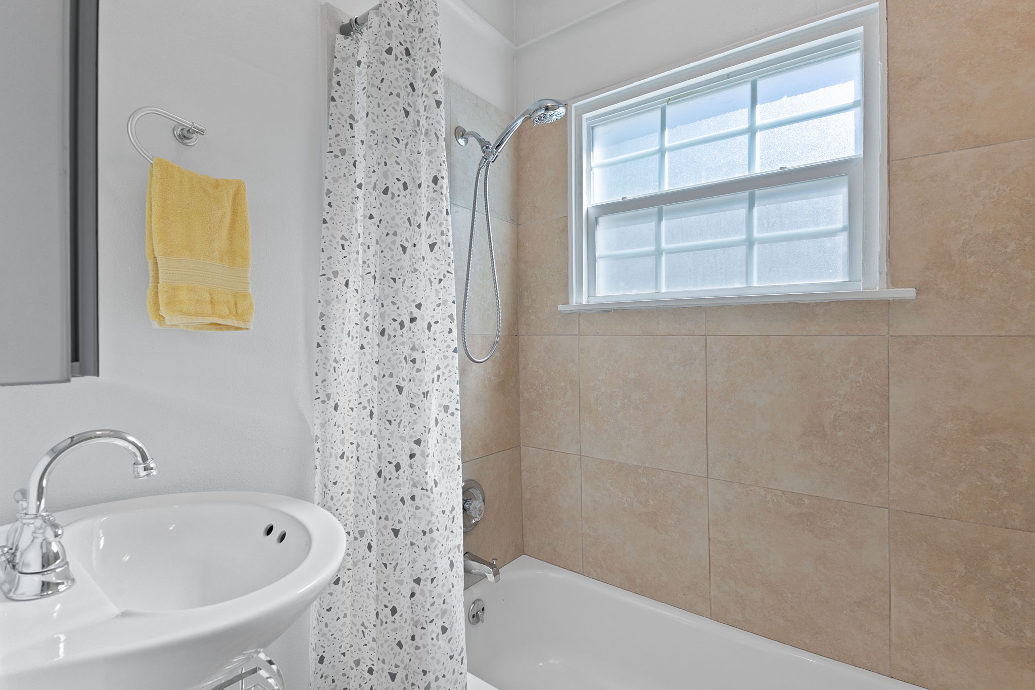 4611 Rosedale Avenue Austin, TX 78756 - Photo 16 of 35 A full bath serves the front unit's two bedrooms comfortably — everything you need, all within your own self-contained residence.