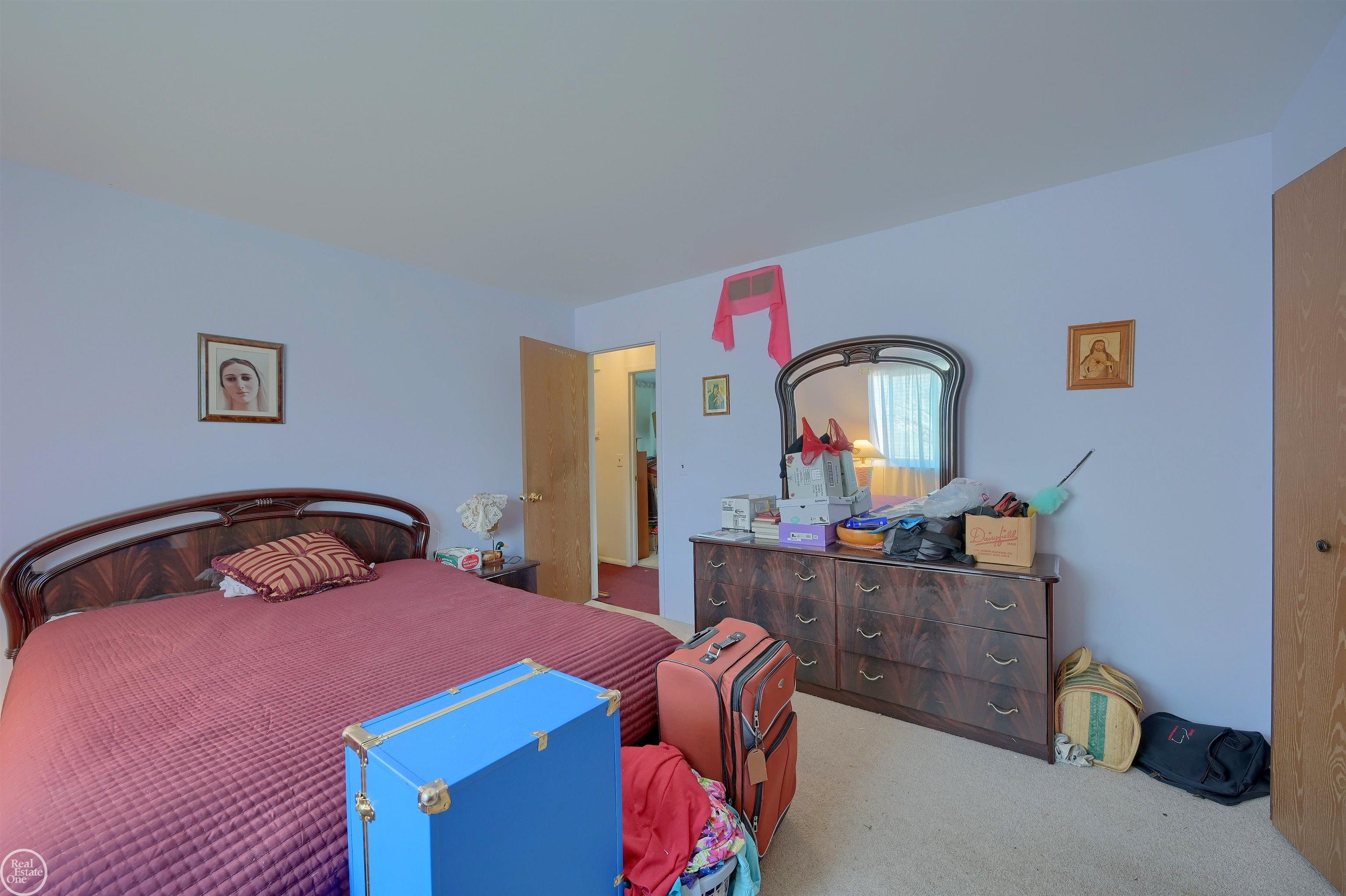 704 Dressler Lane Rochester, MI 48307 - Photo 11 of 26 50137153-ddc2c0ae-d161-44b6-a462-6673df62fa74.JPG