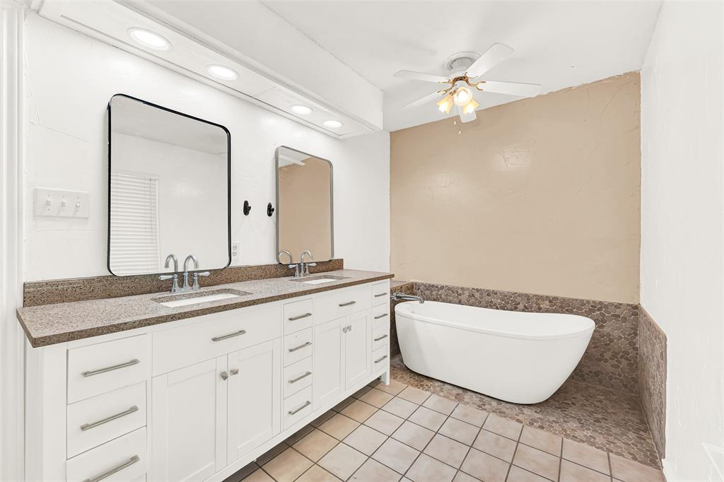 8344 Old Moss Road Dallas, TX 75231 - Photo 12 of 23 Primary Ensuite Bath