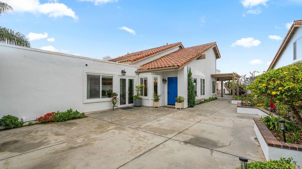 4169 Rhodes Way Oceanside, CA 92056 - Photo 33 of 47 Large enclosed yard