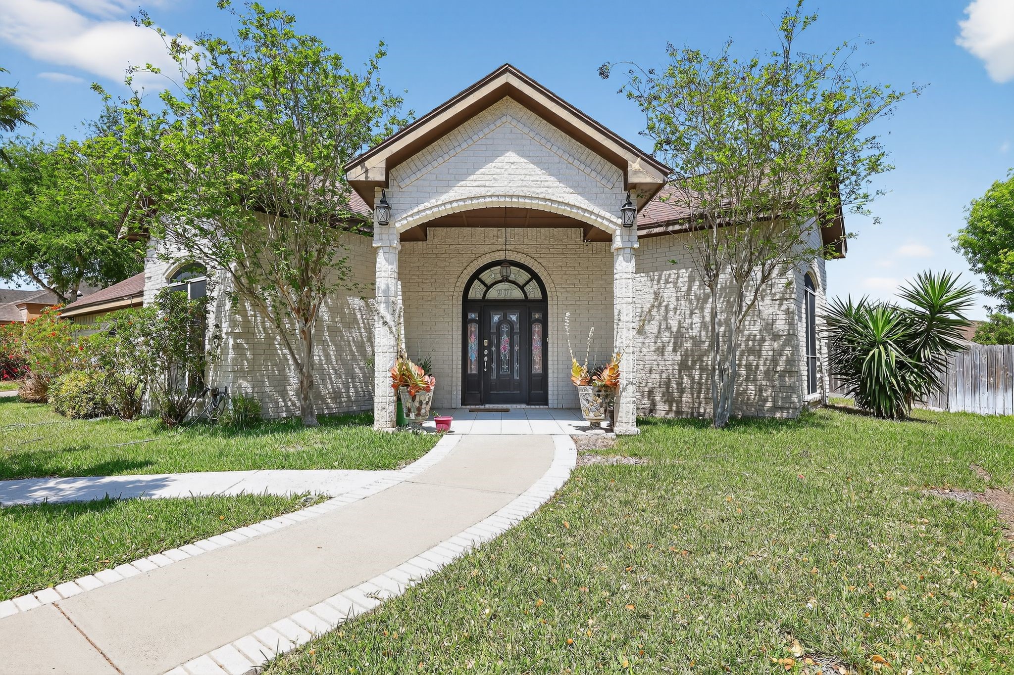 901 Royal Street Edinburg, TX 78539 - Photo 1 of 30 a view of a house with a garden
