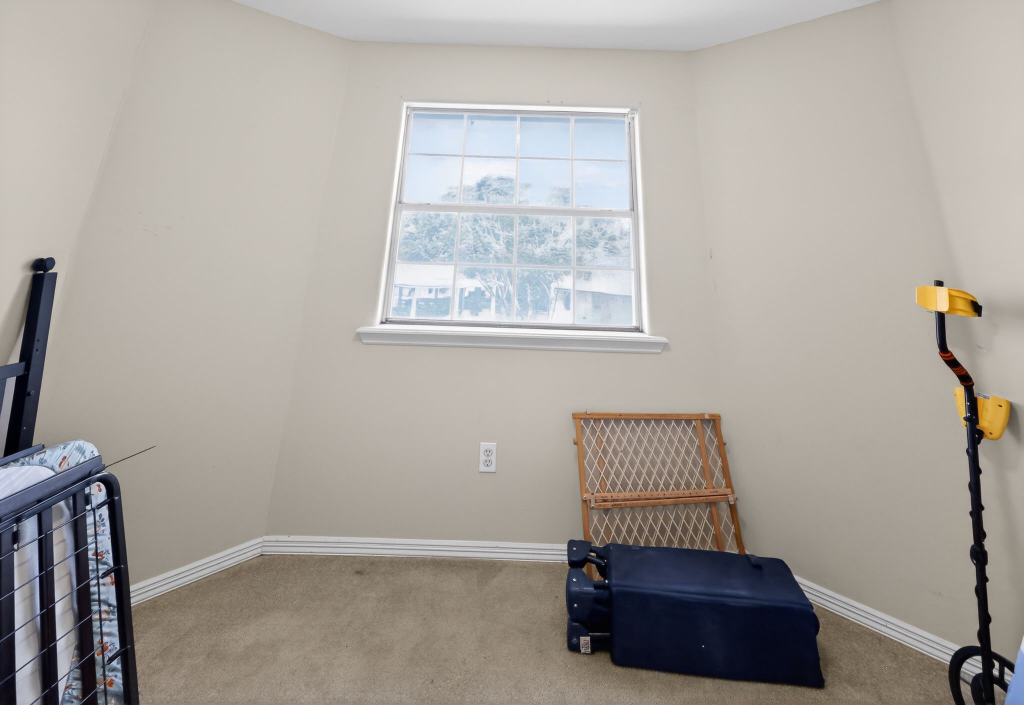 901 Royal Street Edinburg, TX 78539 - Photo 19 of 30 a room with a window and a rug