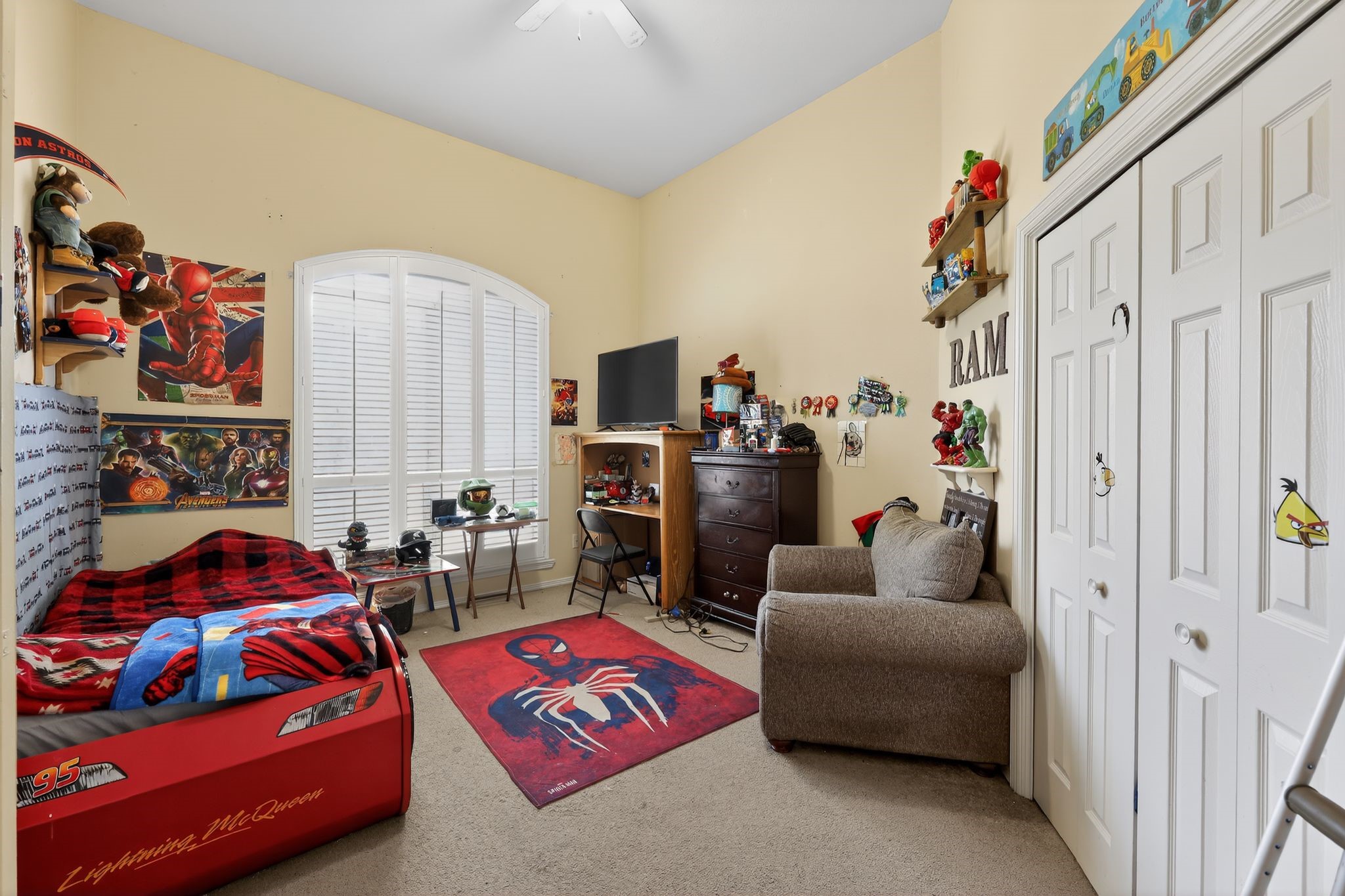 901 Royal Street Edinburg, TX 78539 - Photo 23 of 30 a bedroom with two beds and a couch