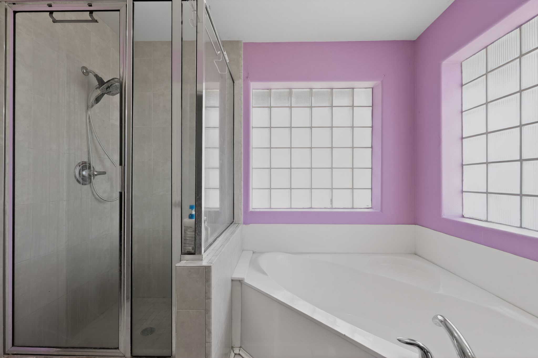 901 Royal Street Edinburg, TX 78539 - Photo 24 of 30 a bathroom with a bathtub and a shower