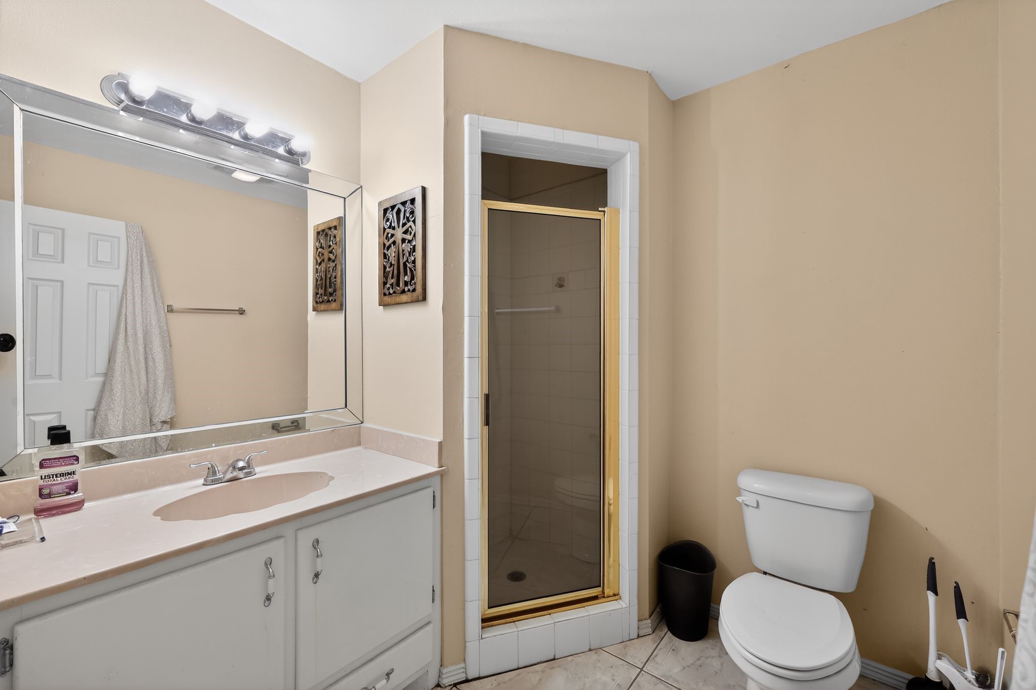 901 Royal Street Edinburg, TX 78539 - Photo 28 of 30 a bathroom with a toilet a sink a mirror and vanity