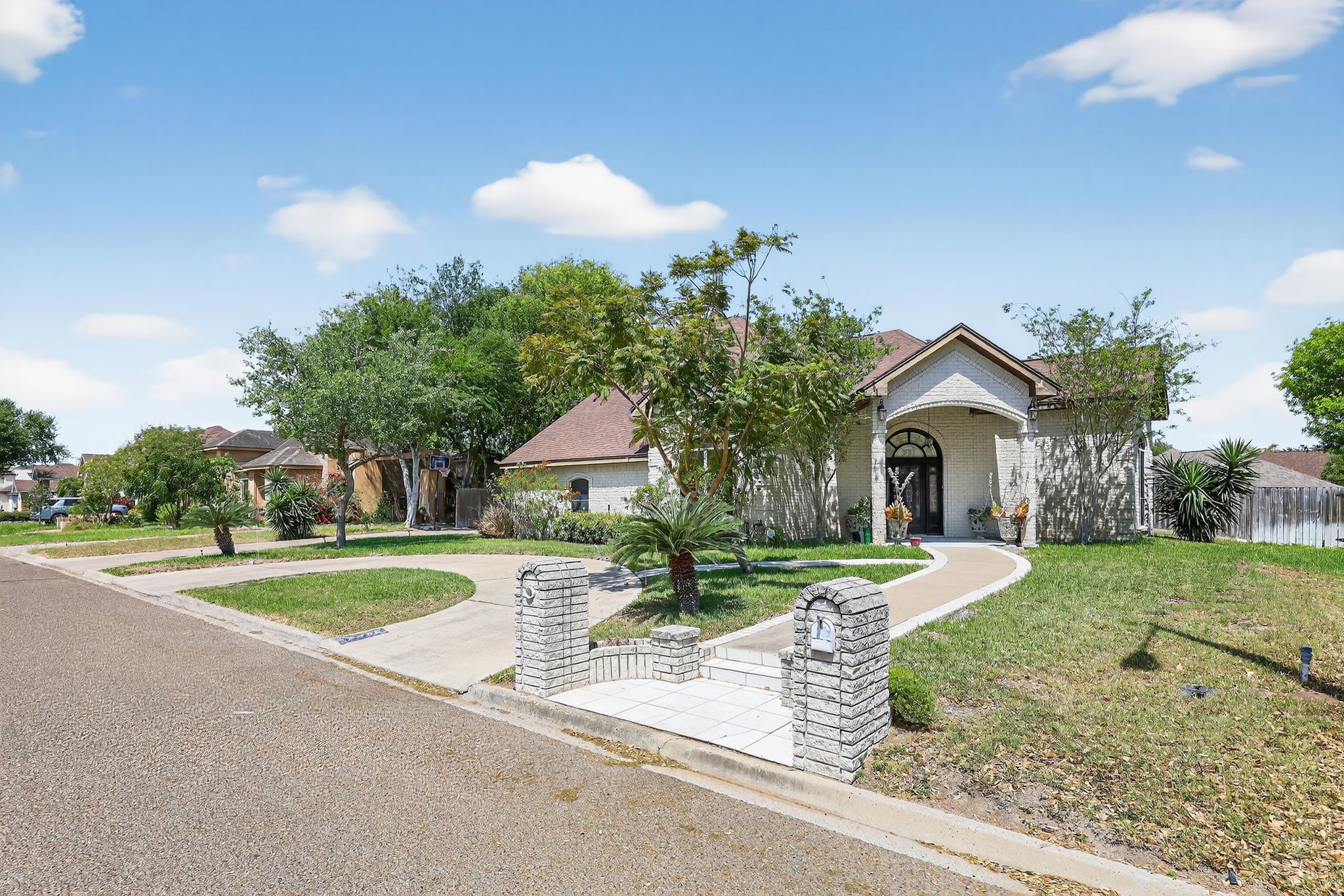 901 Royal Street Edinburg, TX 78539 - Photo 3 of 30 a front view of a house with garden