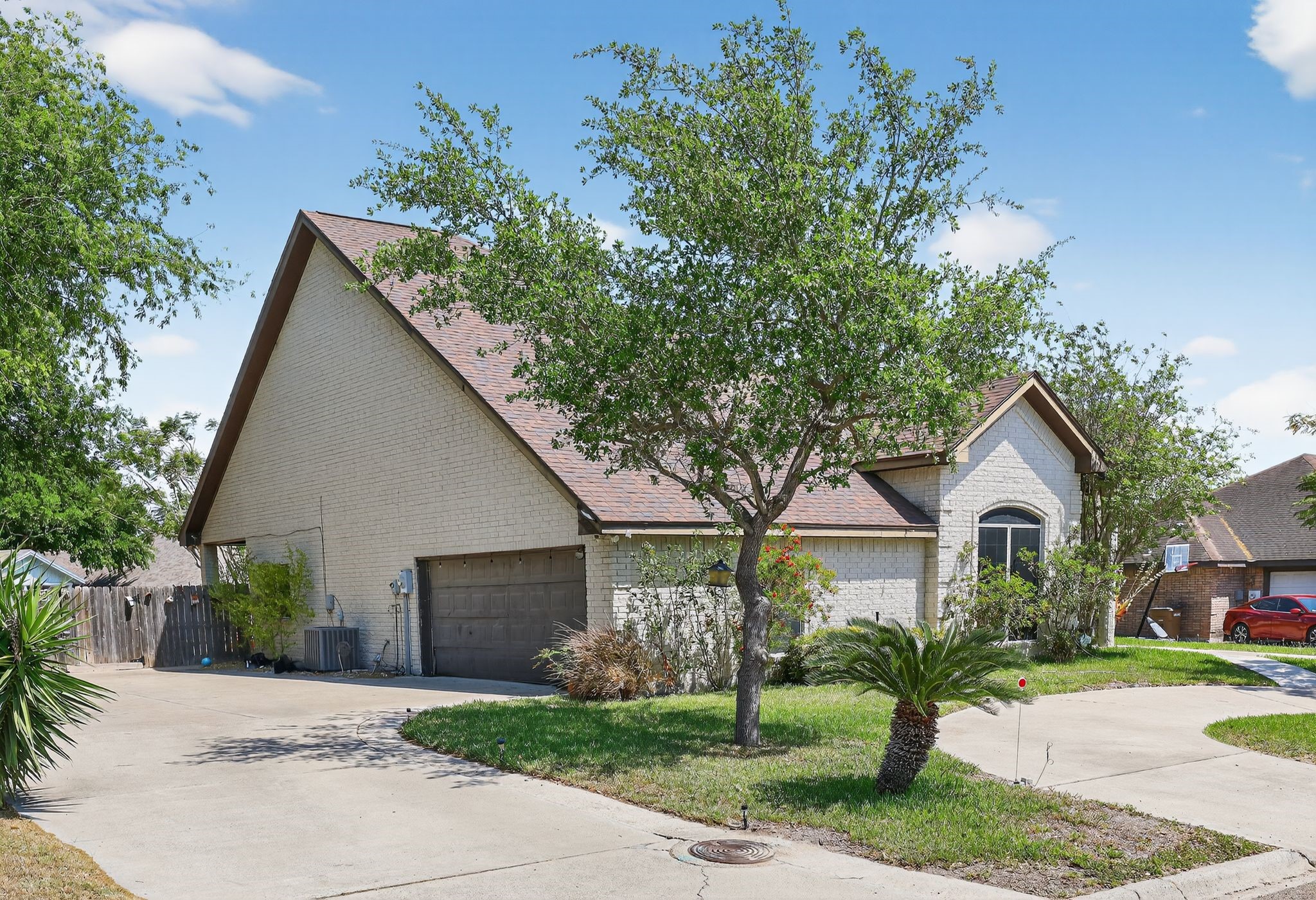 901 Royal Street Edinburg, TX 78539 - Photo 4 of 30 a front view of a house with garden