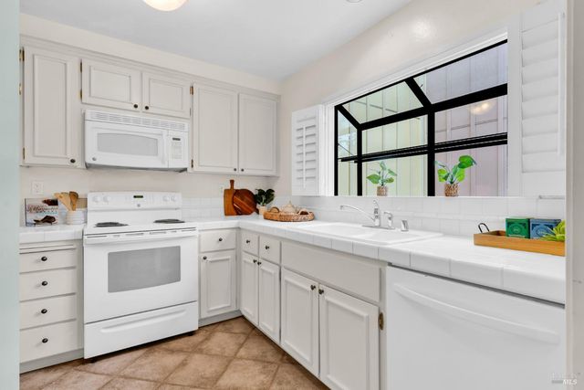 a view of livingroom with furniture and entryway