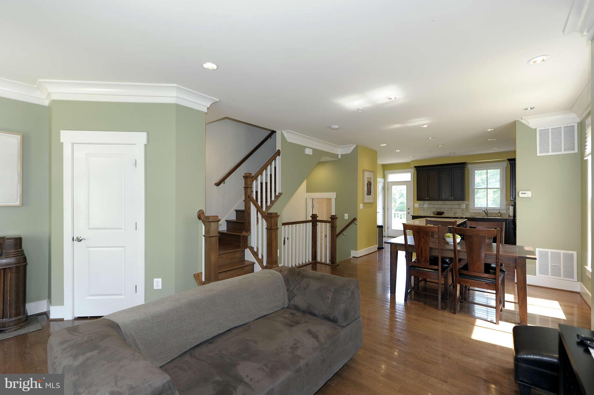 2729 Cassedy Street Silver Spring, MD 20910 - Photo 4 of 29 Living Room