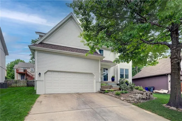 $450,000 | 15117 West 132nd Street, Olathe, KS 66062