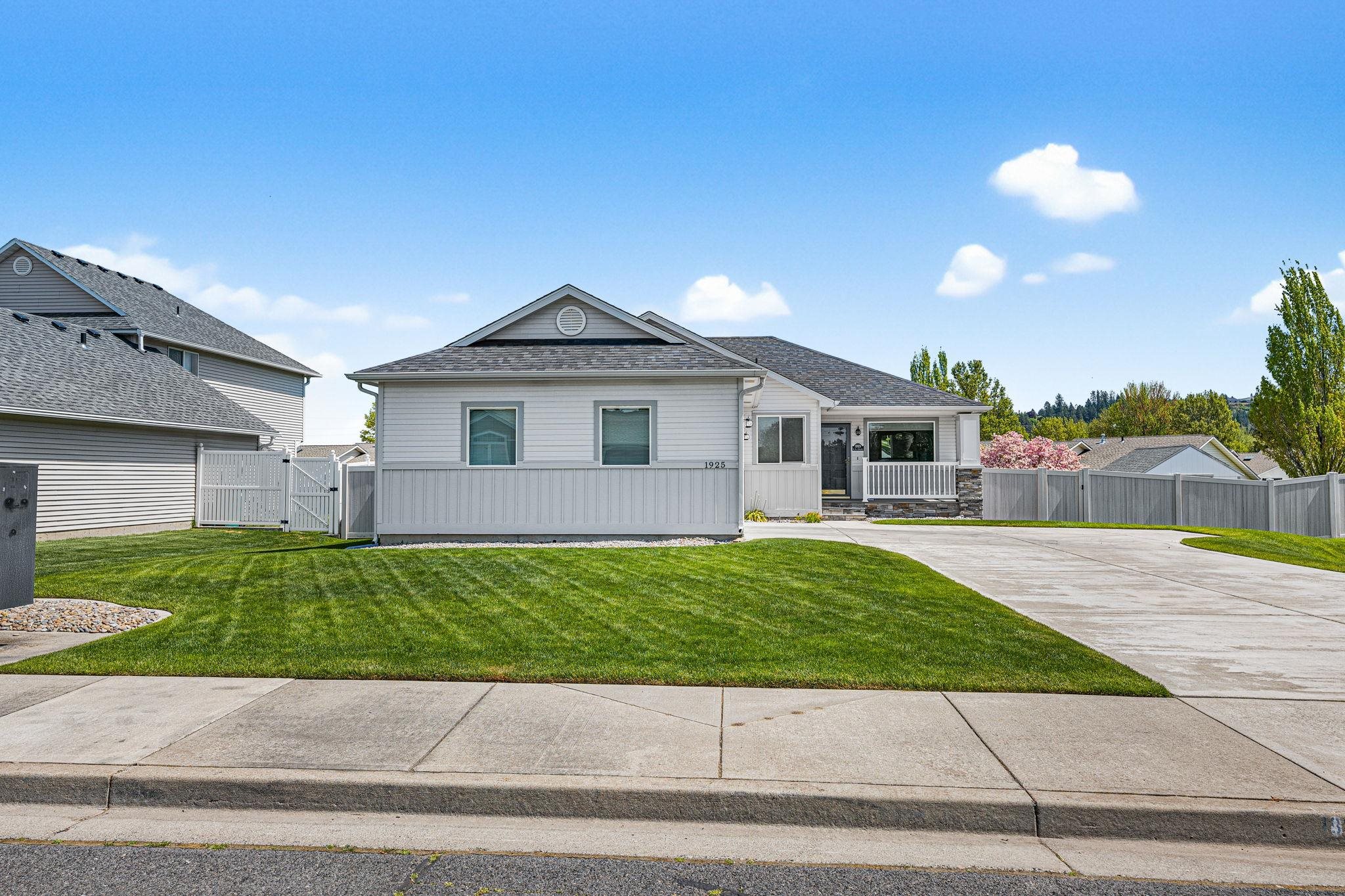 1925 South St Charles Road Spokane Valley, WA 99037 - Photo 2 of 37