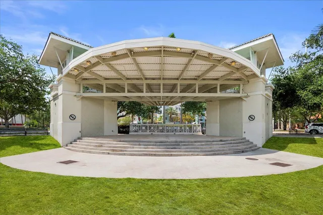 $595,000 | 1108 South Community Drive, Jupiter, FL 33458