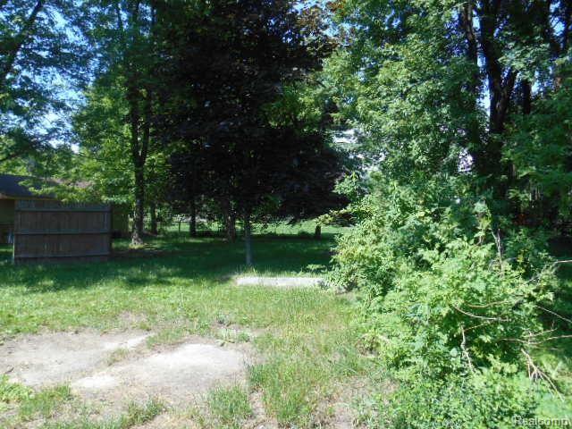 3959 Parker Road Fort Gratiot, MI 48059 - Photo 6 of 16 261-902053 - backyard2.jpg