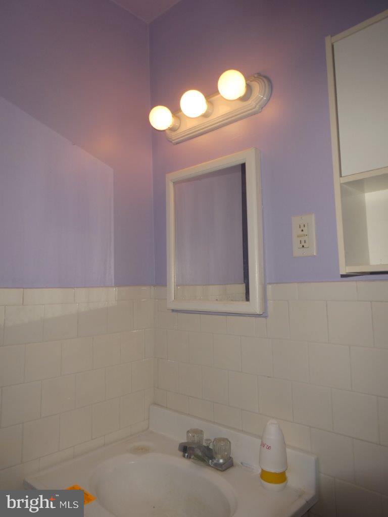 6824 Broening Road Baltimore, MD 21222 - Photo 23 of 33