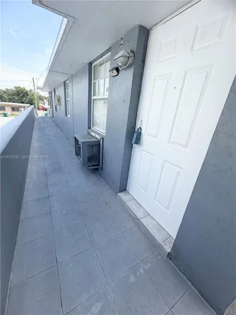 $2,050 | 2736 Southwest 22nd Avenue, Unit 2, Miami, FL 33133