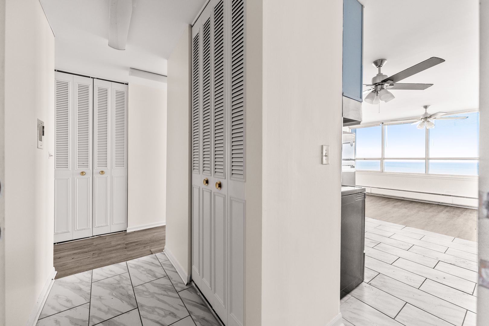 6171 North Sheridan Road, Unit 23112312 Chicago, IL 60660 - Photo 19 of 48