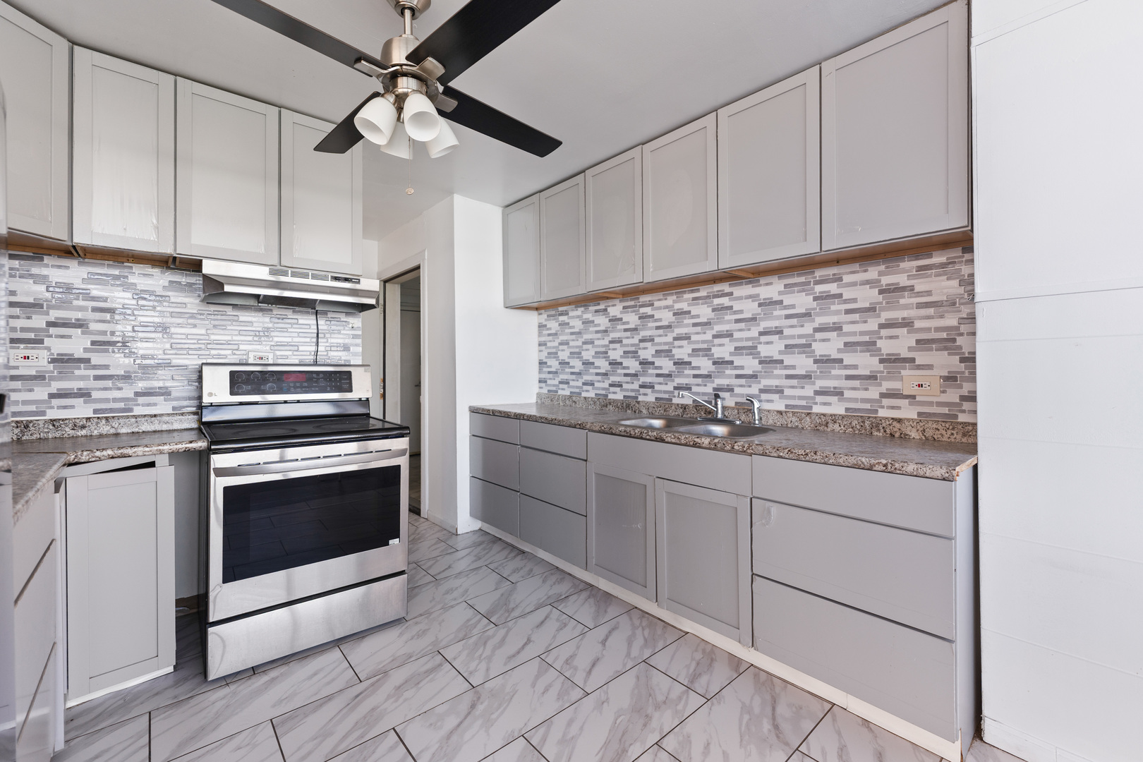 6171 North Sheridan Road, Unit 23112312 Chicago, IL 60660 - Photo 7 of 48