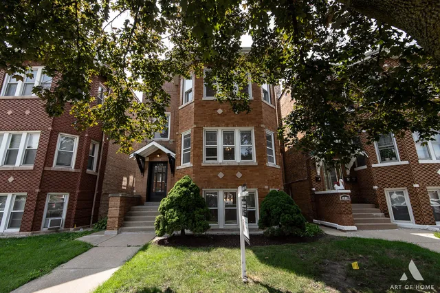 $2,200 | 1820 Gunderson Avenue, Unit 2, Berwyn, IL 60402