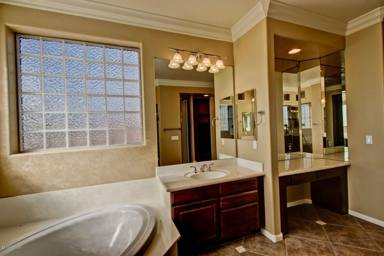 311 East Frances Lane Gilbert, AZ 85295 - Photo 16 of 43 Master Split Vanities