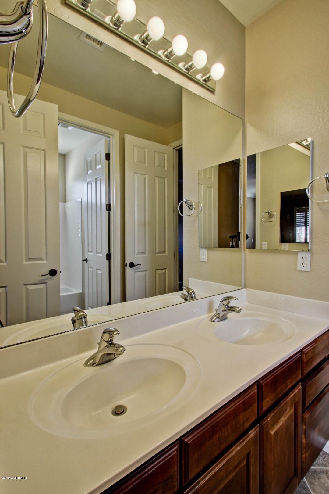 311 East Frances Lane Gilbert, AZ 85295 - Photo 23 of 43 Hall Bath a