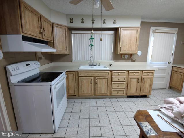 $345,000 | 721 Hedgerow Drive, Broomall, PA 19008