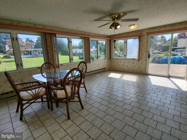 $345,000 | 721 Hedgerow Drive, Broomall, PA 19008