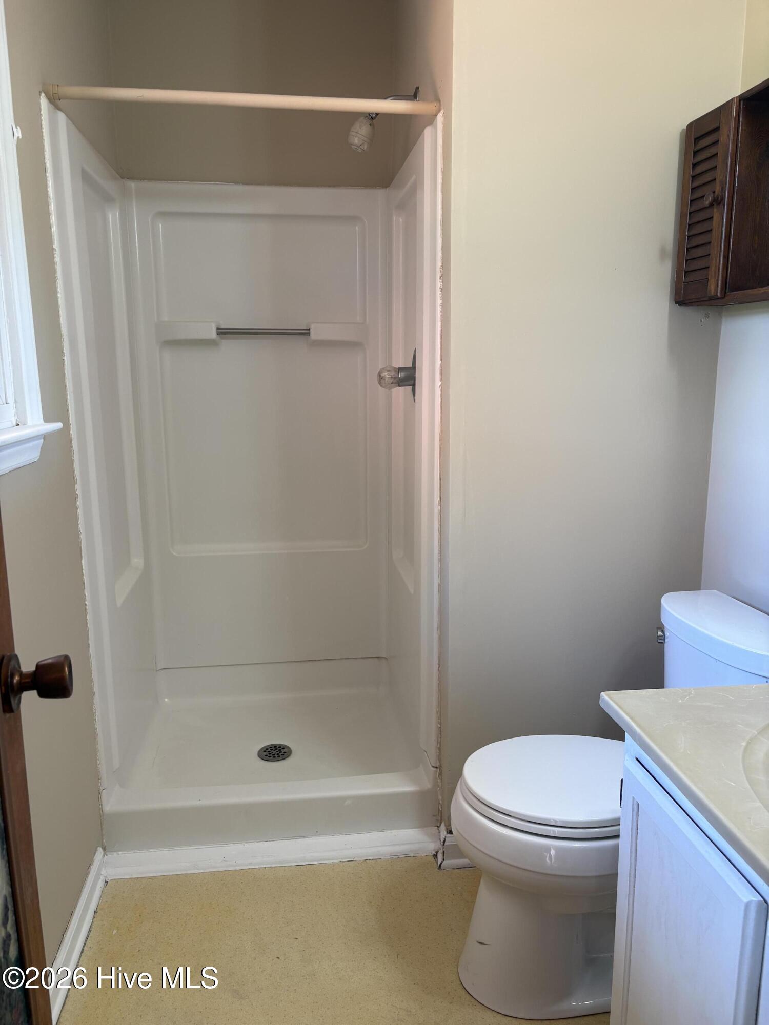 32 Arrowhead Drive Hubert, NC 28539 - Photo 11 of 21 Primary bathroom