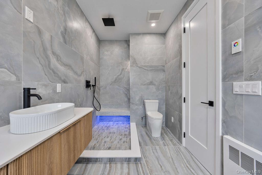 20 Singer Avenue, Unit 202 Spring Valley, NY 10977 - Photo 25 of 50 a bathroom with a sink and a mirror