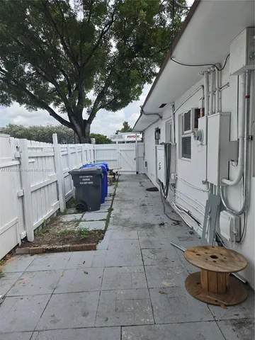 $1,950 | 5712 Hollywood Boulevard, Unit 2, Hollywood, FL 33021