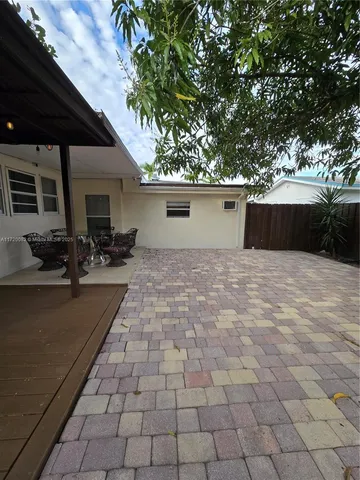 $1,950 | 5712 Hollywood Boulevard, Unit 2, Hollywood, FL 33021