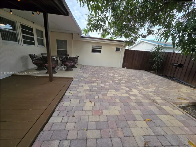 $1,950 | 5712 Hollywood Boulevard, Unit 2, Hollywood, FL 33021