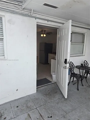 $1,950 | 5712 Hollywood Boulevard, Unit 2, Hollywood, FL 33021