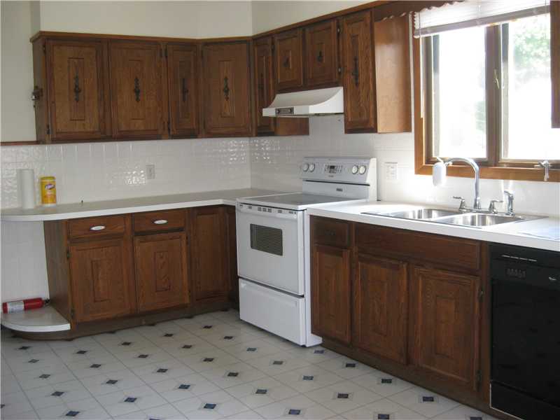 71 Bates Avenue Coventry, RI 02816 - Photo 5 of 22 Kitchen.