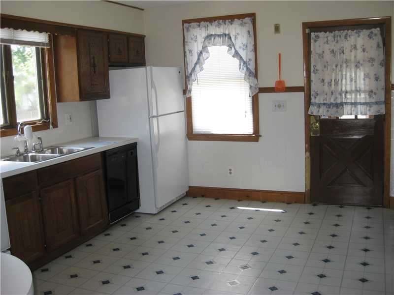 71 Bates Avenue Coventry, RI 02816 - Photo 6 of 22 Kitchen.