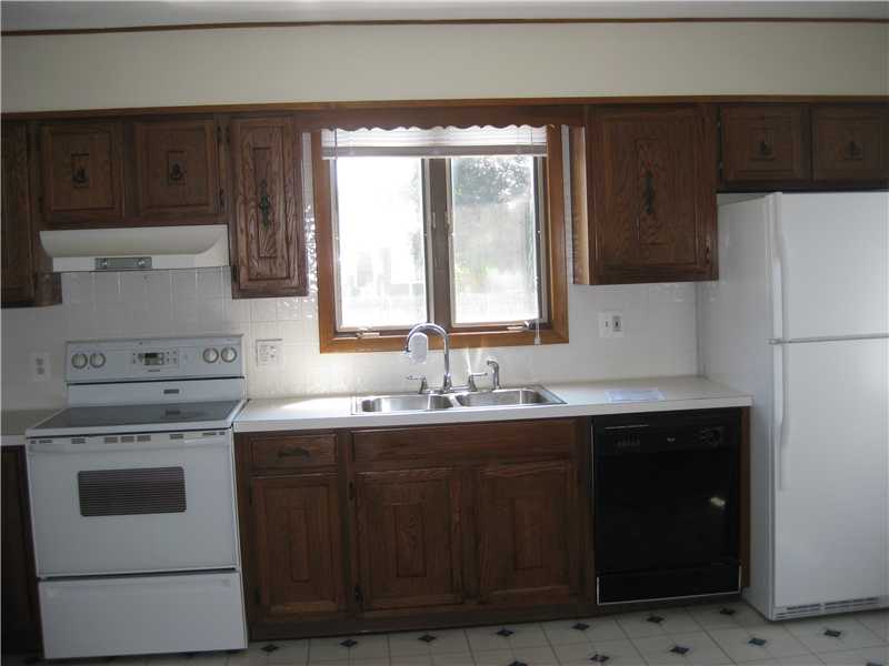 71 Bates Avenue Coventry, RI 02816 - Photo 7 of 22 Kitchen.
