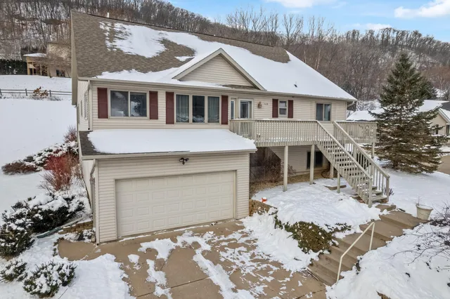 $450,000 | 1115 Jonathan Lane, La Crescent, MN 55947