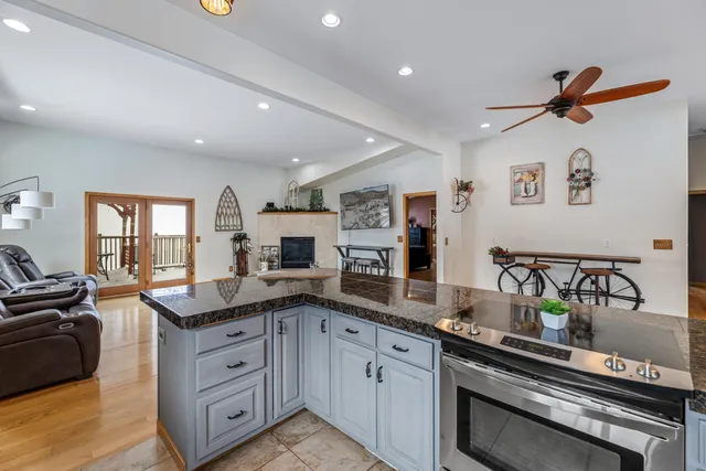 $450,000 | 1115 Jonathan Lane, La Crescent, MN 55947