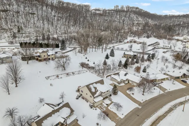 $450,000 | 1115 Jonathan Lane, La Crescent, MN 55947