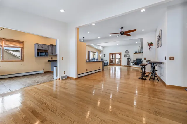 $450,000 | 1115 Jonathan Lane, La Crescent, MN 55947