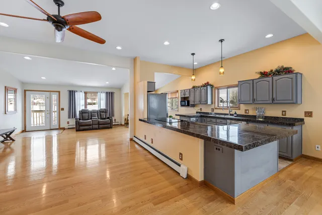 $450,000 | 1115 Jonathan Lane, La Crescent, MN 55947